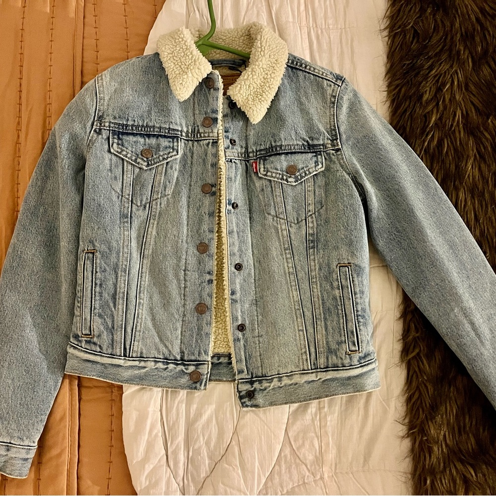New With Tags Levi’s Original Sherpa Trucker Jacket